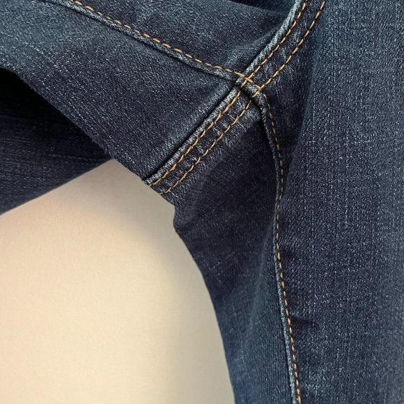 Chico's So Slimming Girlfriend Straight Leg Dark Denim Jean sz 1.5 (10) short - Picture 4 of 11